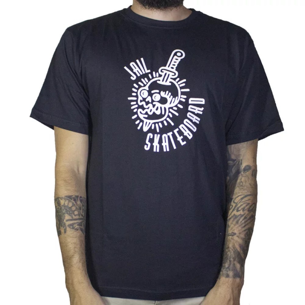CAMISA-basica-marca-JAIL-CRANIO-cor-preto-estamapa-estilo-skate-sucata-brazil-maua-moda-skatista-streetwear-