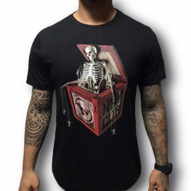 CAMISA-basica-marca-NEW-SKATE-POLICR-THE-BOX-MARROMoriginal-estampa-cor-preto-estilo-skate-sucata-brazil-maua-moda-skatista-streetwear-