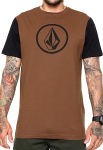 CAMISA-basica-marca-volcom-estampa-no-peito-cor-preto-marrom-estilo-skate-sucata-brazil-maua-moda-skatista-streetwear-58